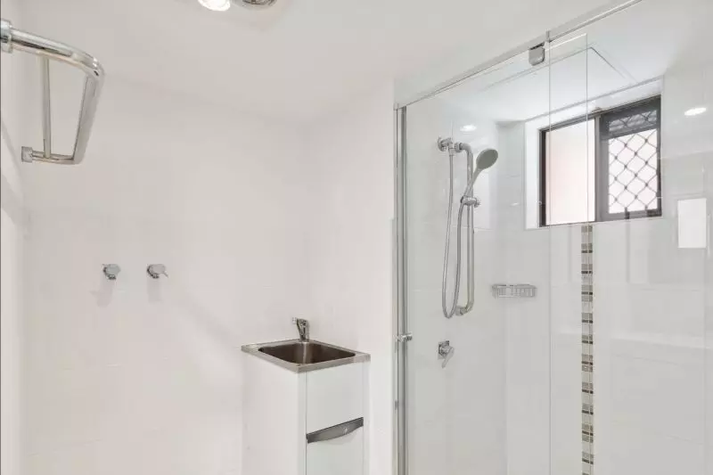 Charming two-bedroom apartment surrounded by lush greenery