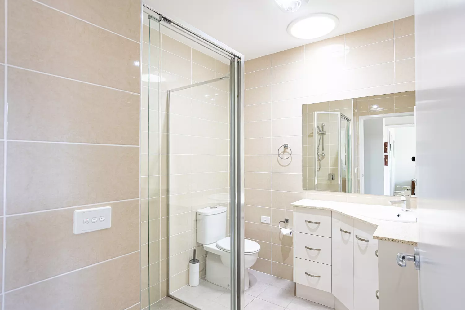 Palm Lake Resort Fern Bay -Special touches in ideal location