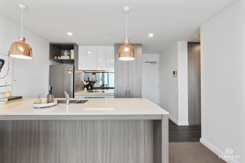 Contemporary Style Apartment in Perfect Location