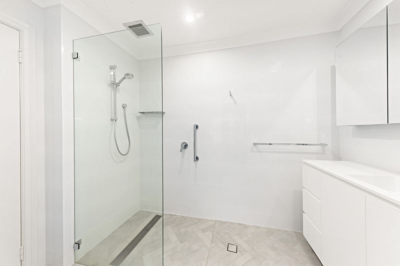 PREMIER LOCATION, NO EXPENSE SPARED RENOVATED DELIGHTFUL APARTMENT