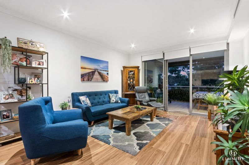 Oversize apartment with park views!