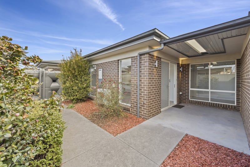 Peaceful, Refreshed Villa with Clubhouse Proximity and Privacy