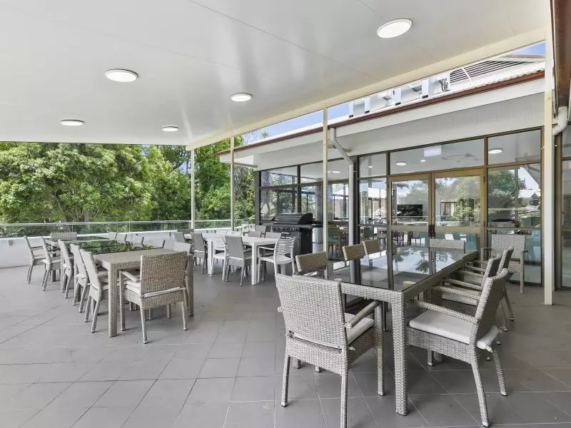 Available now! Fully renovated 2 bedroom villa close to everything on offer!