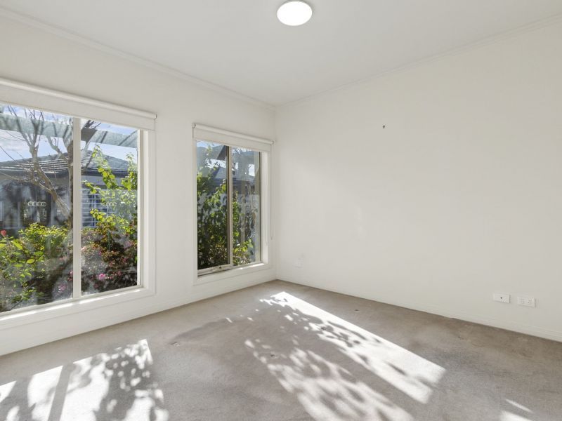 Stylish Home with Private Garden near Clubhouse