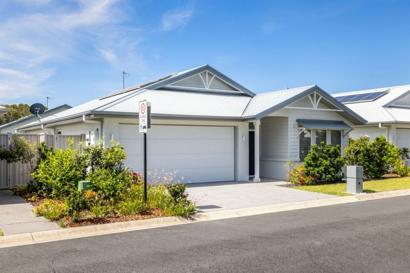 Elegant Three-Bedroom Retreat - Sunlit Alfresco Living!