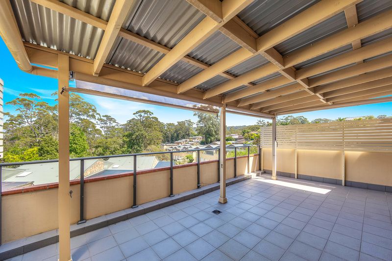 Light-Filled Villa with Atrium, Balcony and Garage