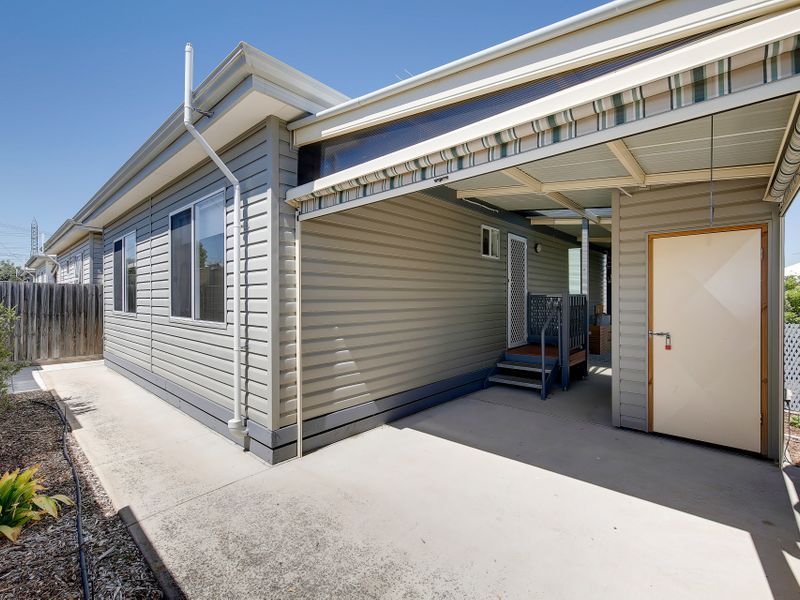 Beautiful home, beautiful village in Sunshine