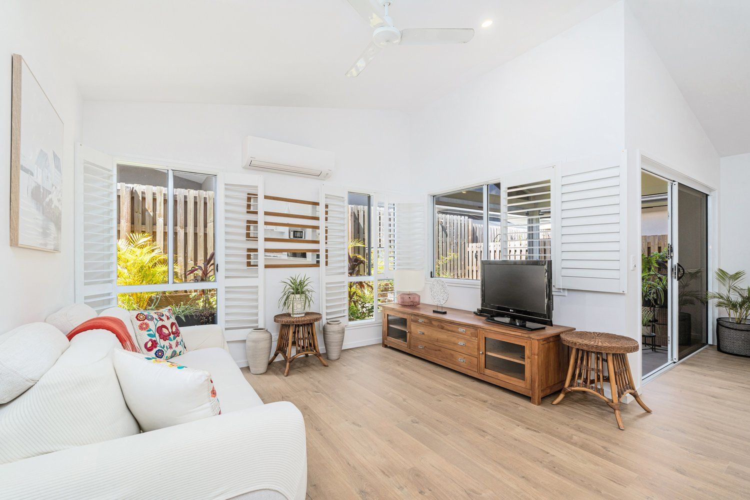 Simplicity and Style – Bright Modern Haven