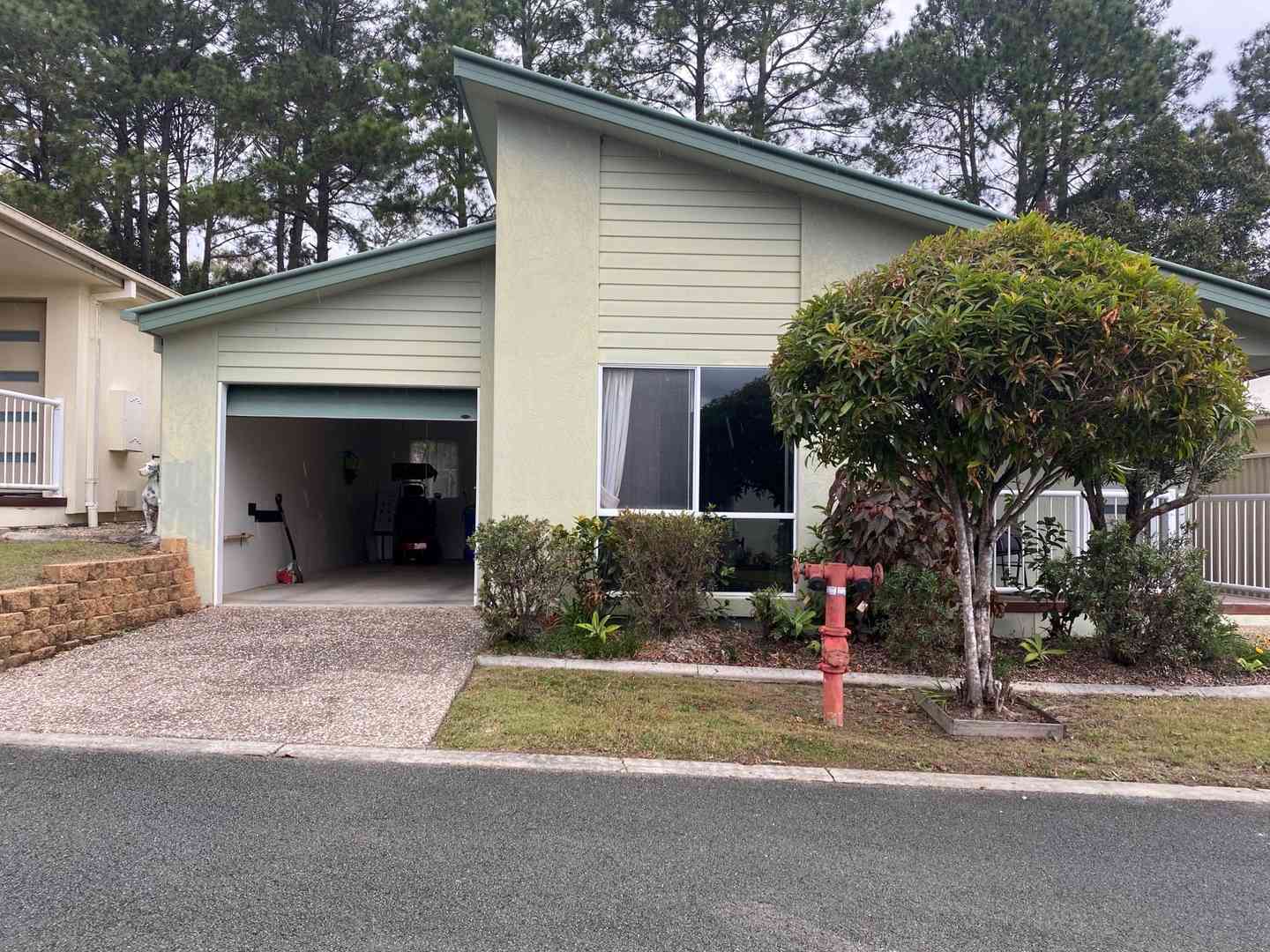 Lovely 2 bed plus study home in Palm Lake Resort Eagleby
