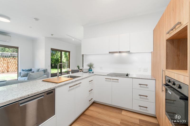 CURRENTLY UNDER OFFER. Fabulous garden apartment!