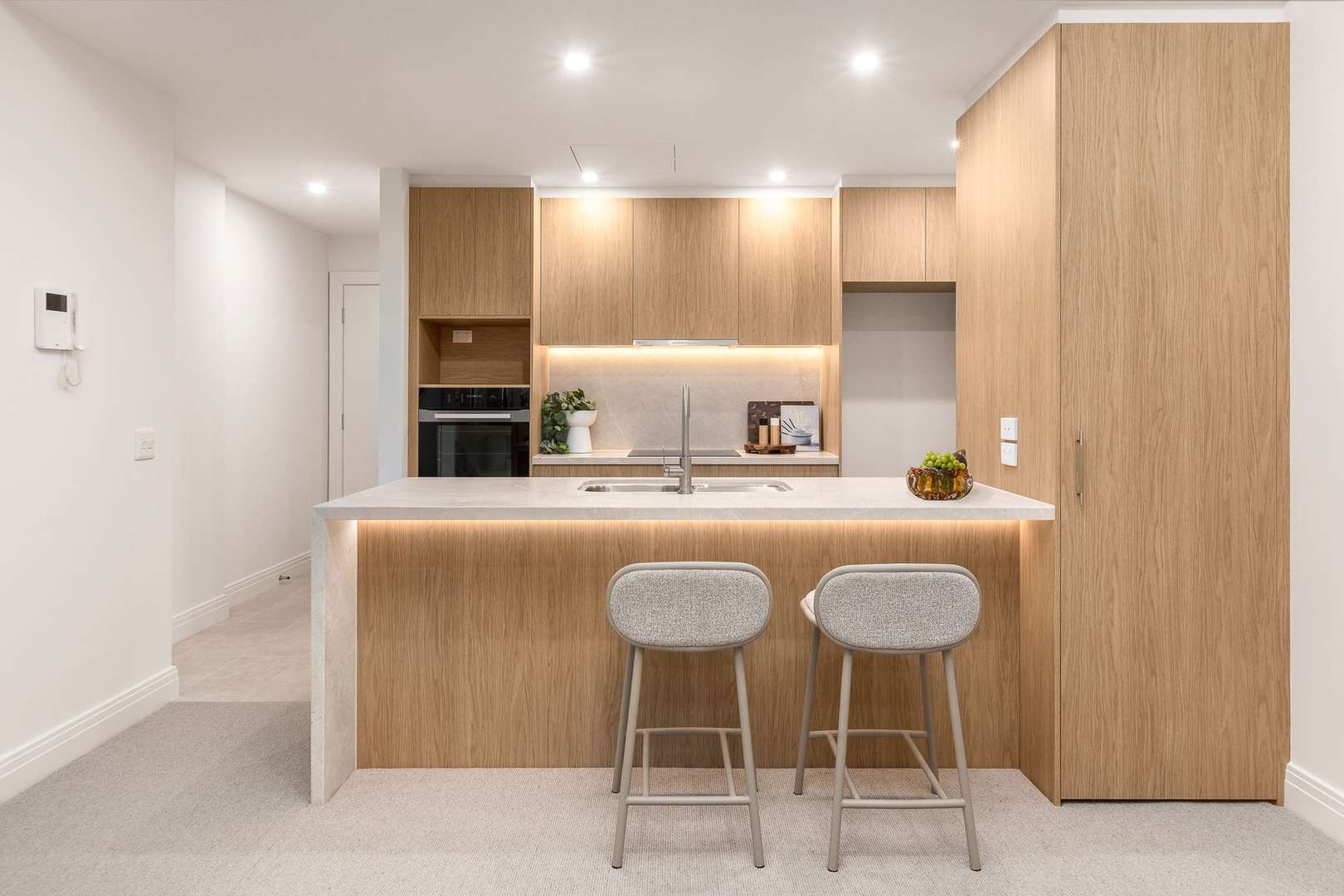 Spacious two-bedroom apartment facing the park
