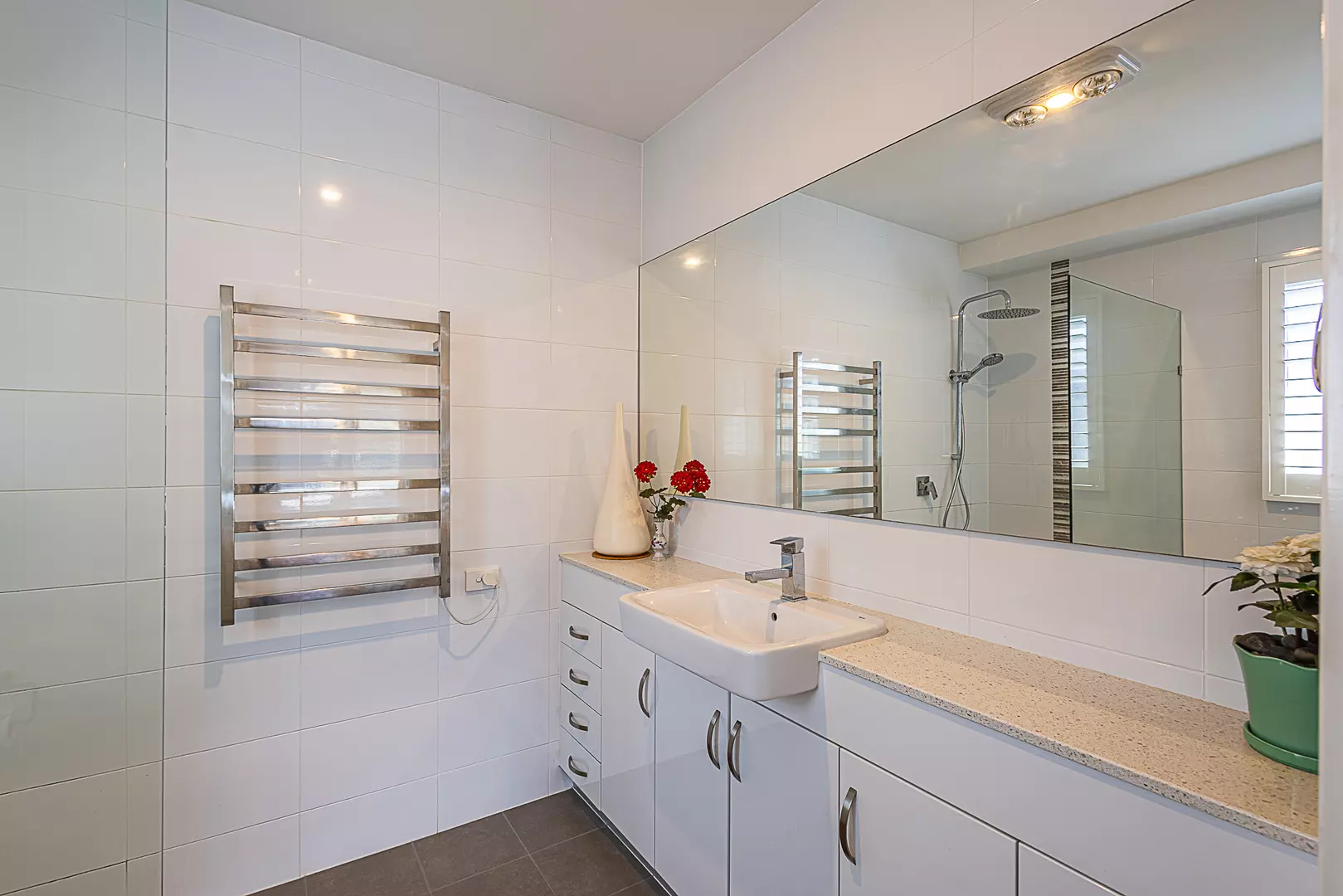 Palm Lake Resort Fern Bay - Beautifull home with a wow factor