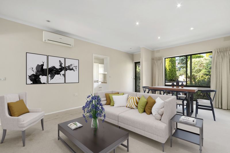 North-facing 1-bedroom villa with beautiful sun-drenched sunroom