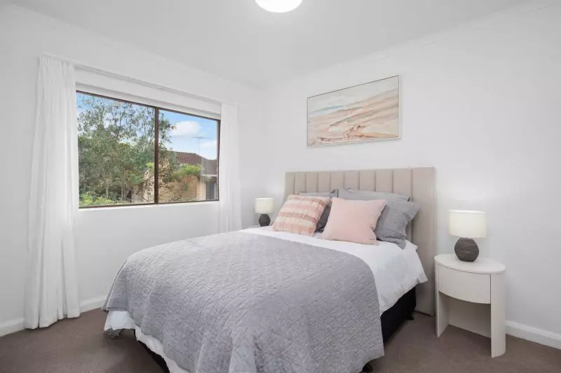 Apt 10 – Fully renovated north-facing 1-bed