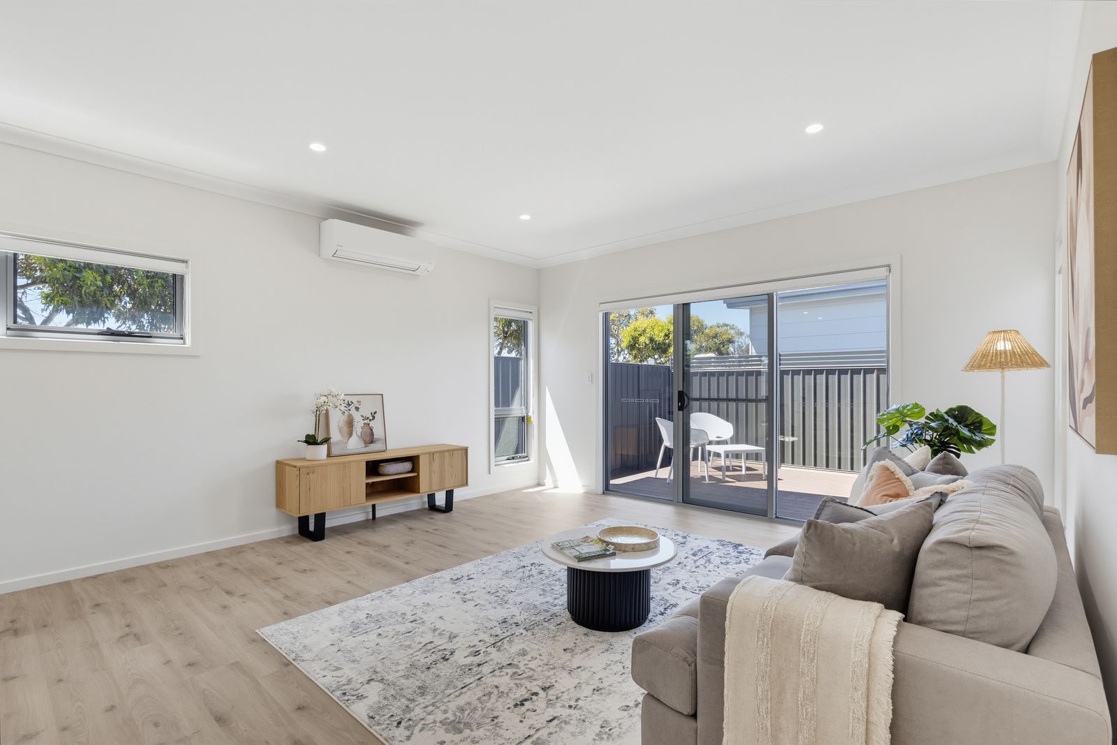 North-facing 3-bed home - available now furnished or unfurnished