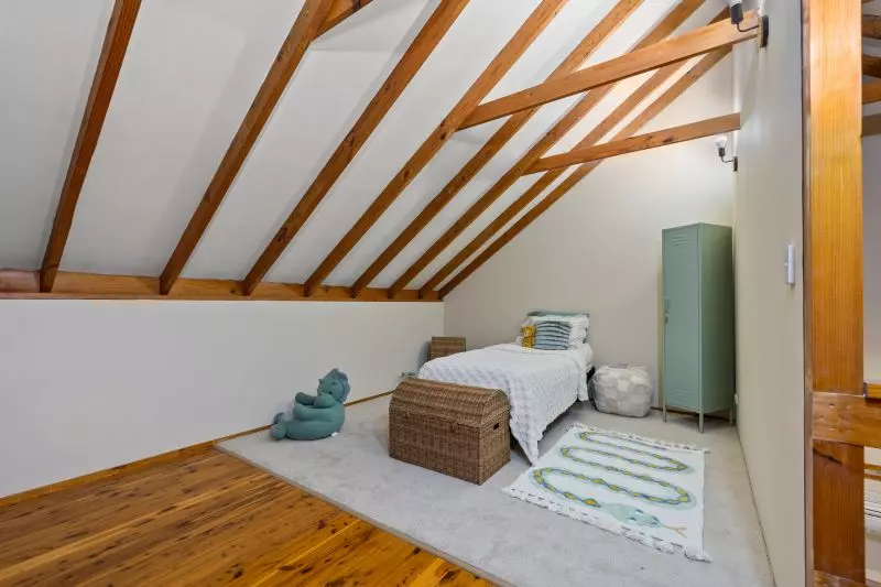 Captivating Cabin-Style  Cottage