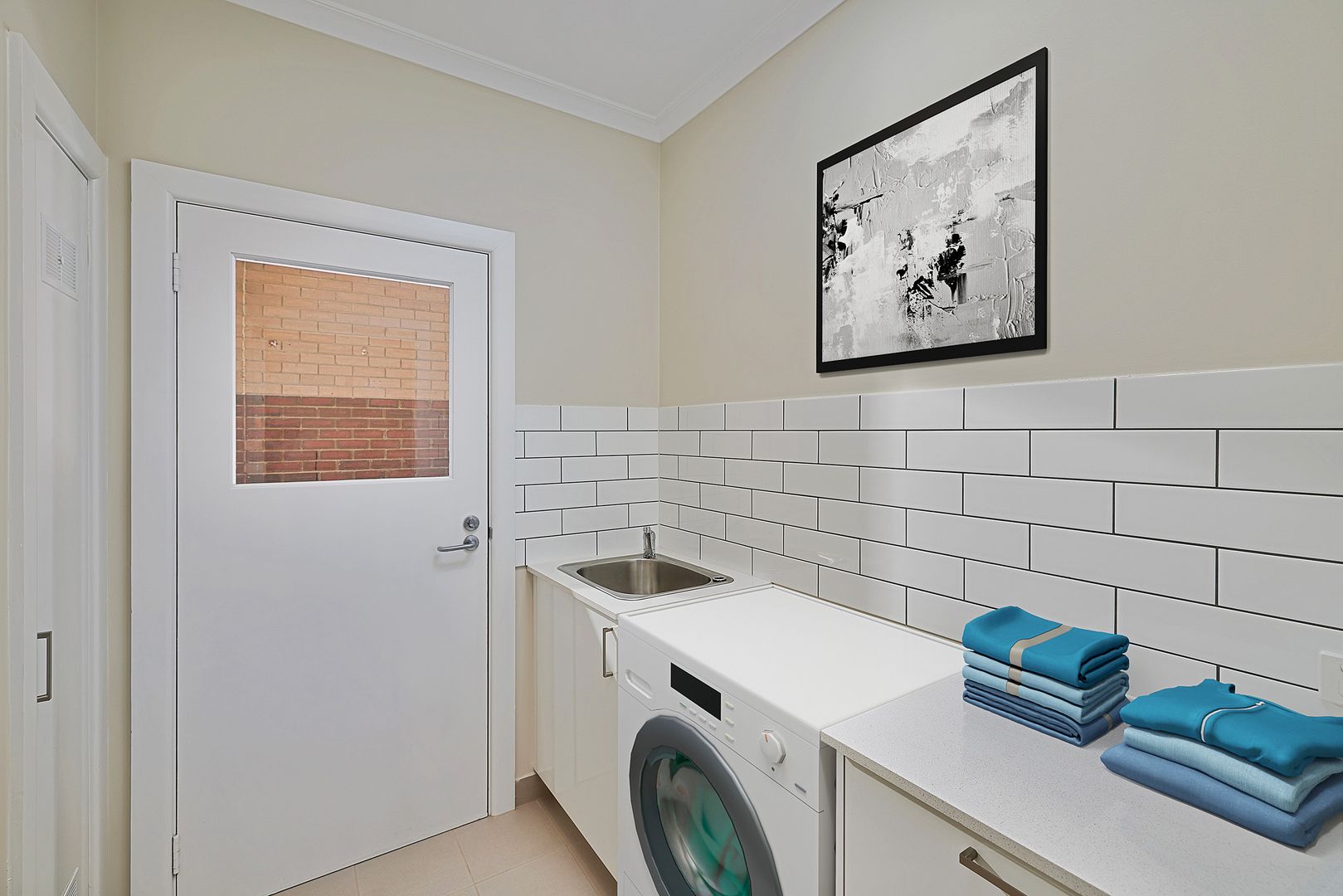 Small, quiet Retirement Village ideally located close to all amenities in Oakleigh