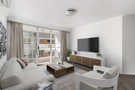 Perfectly maintained ground floor unit, with just a stroll to the main clubhouse and facilities