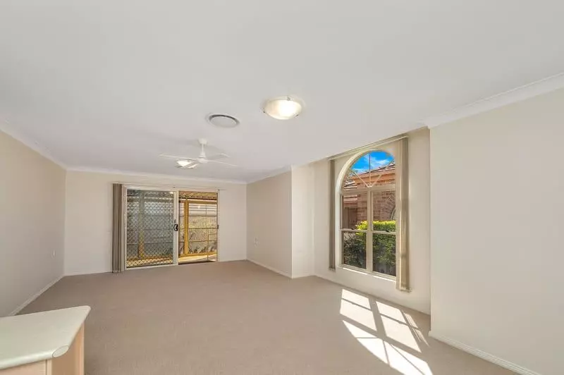 Corner Retreat Opposite Ashton Gardens Hub