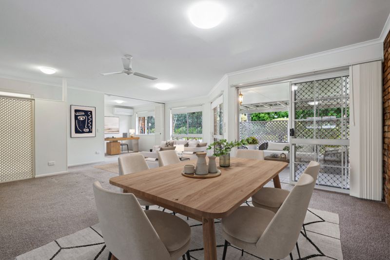 Beautiful two-bedroom, 1 bathroom villa with detached garage