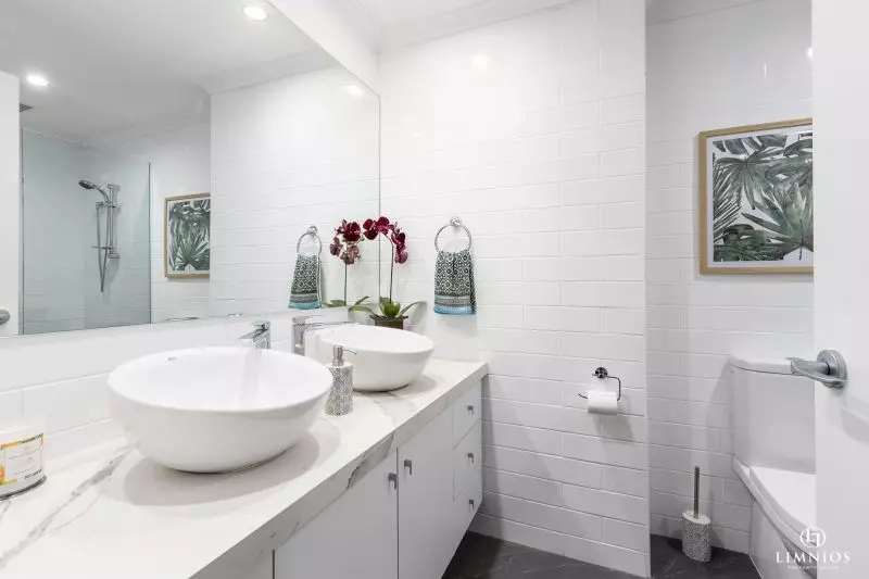 Oversize apartment with park views!