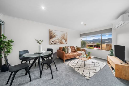 Apartment with views over community gardens