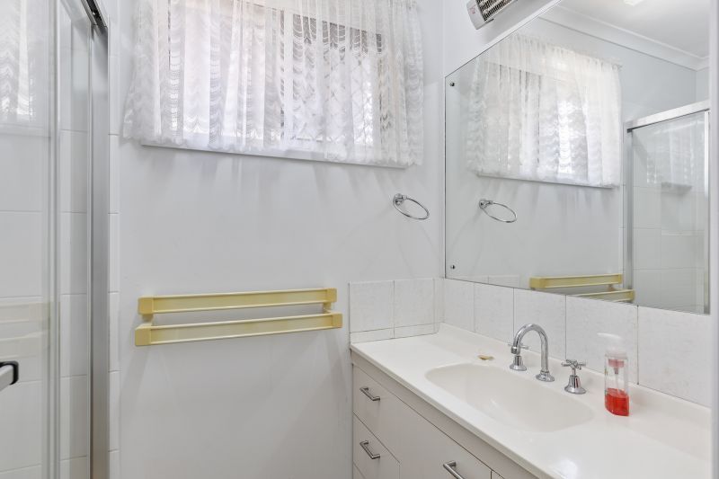 Bright Two Bedroom Home - Enjoy Easy Living!