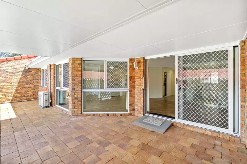 Highly Sought After !!
Beautiful two-bedroom, 1 bathroom villa with attached double garage