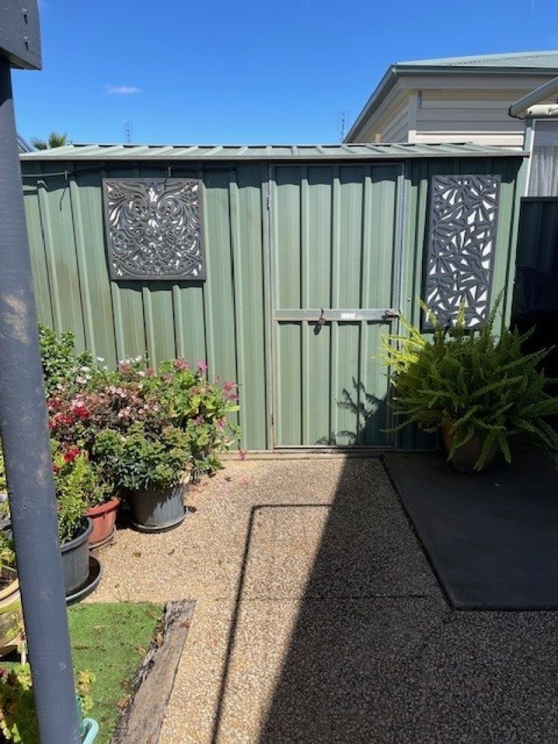 Quiet Court Location, just move in!