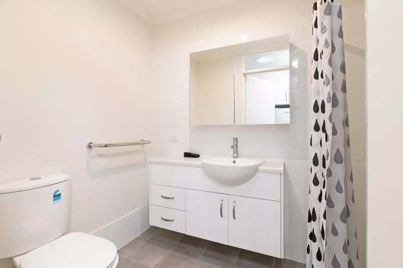 Multiple financial purchase options on this refurbished serviced apartment