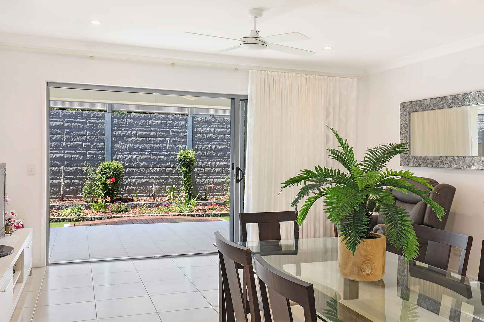 Contemporary Comfort Meets Effortless Living!