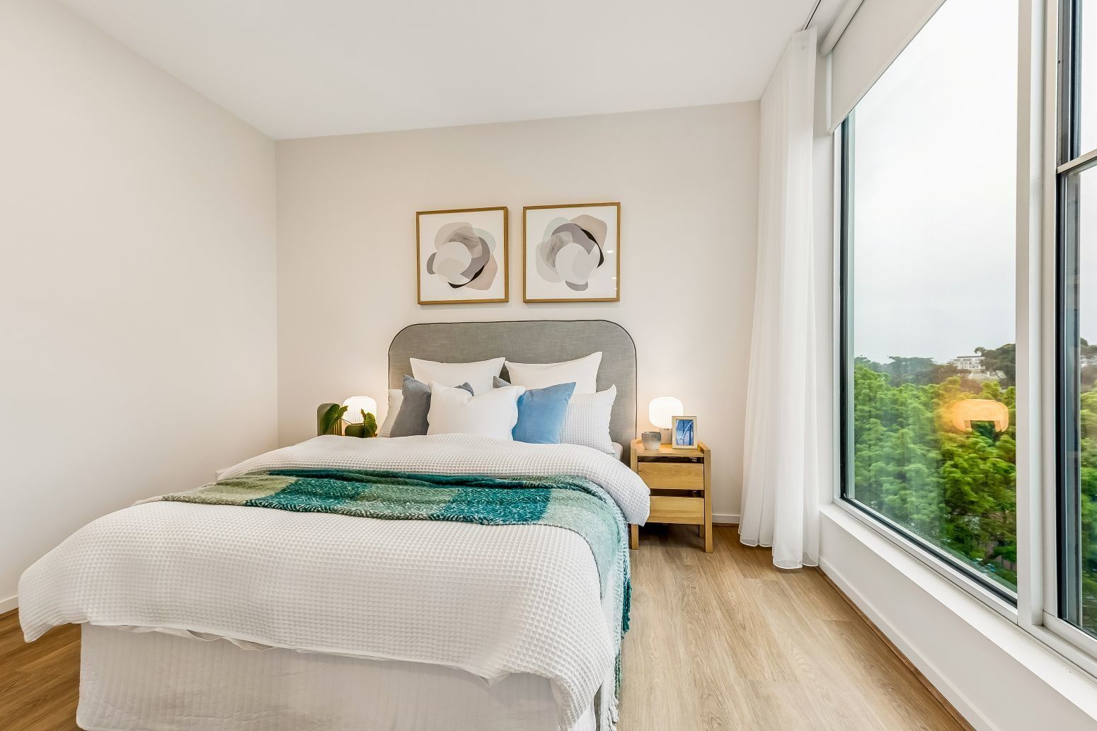 Airy top-floor apartment with stunning north-east views