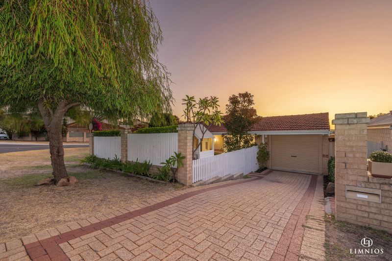 Standalone street front villa