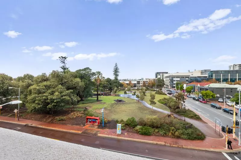Top Floor With Park Views