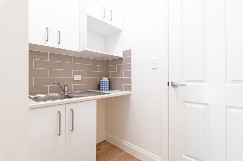 Spacious serviced apartment opening onto lovely communal courtyard