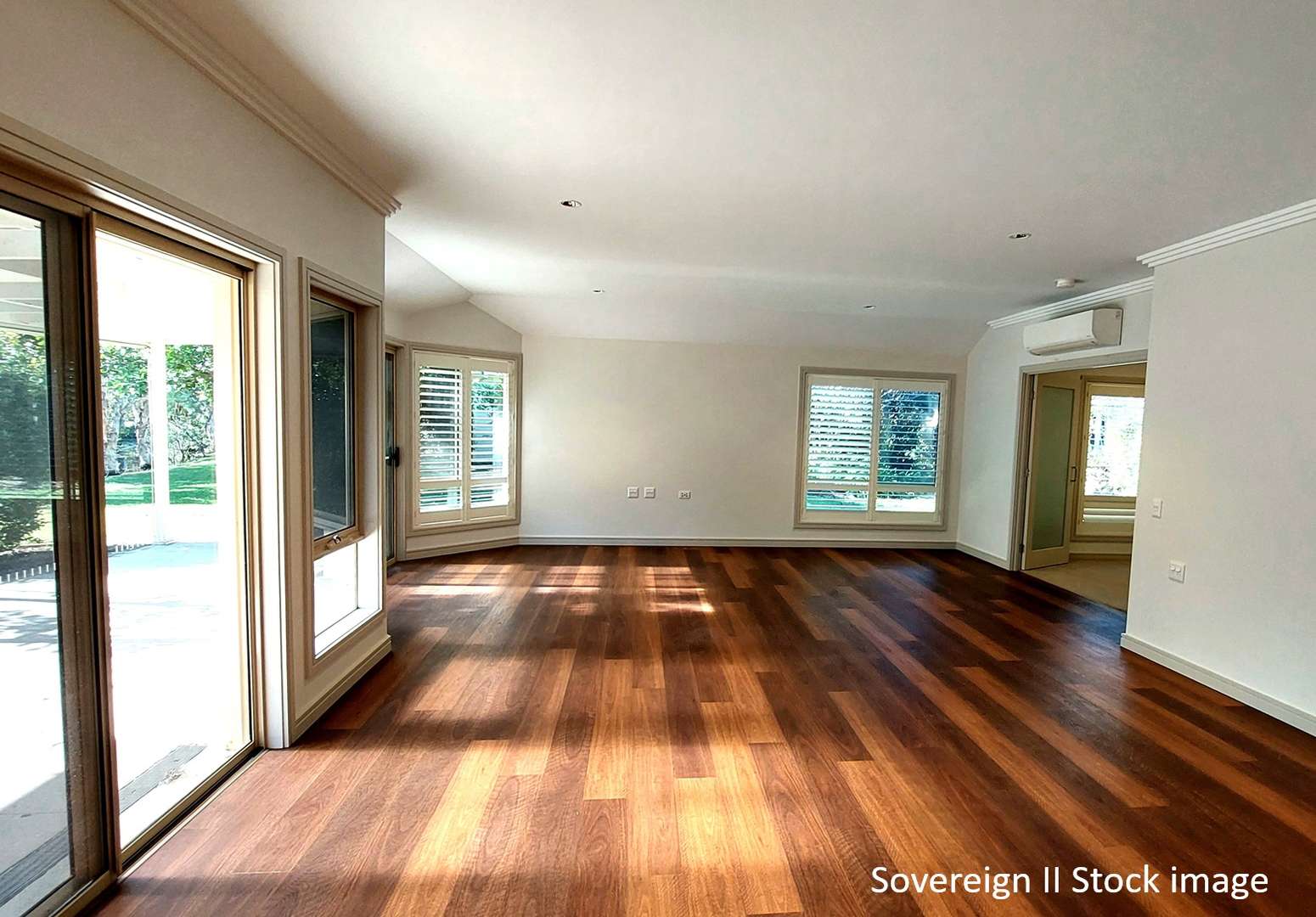 Stunning 2 Bedroom + Study - Home 201 Sovereign II