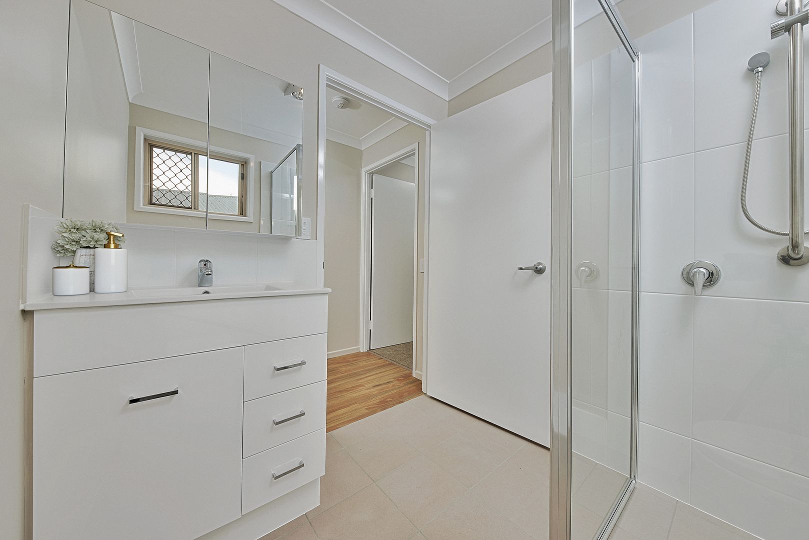 Lovely two bedroom unit with with open plan living