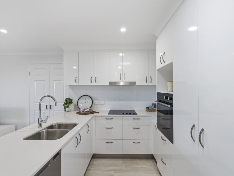 Elevated two-bedroom villa on the bayside