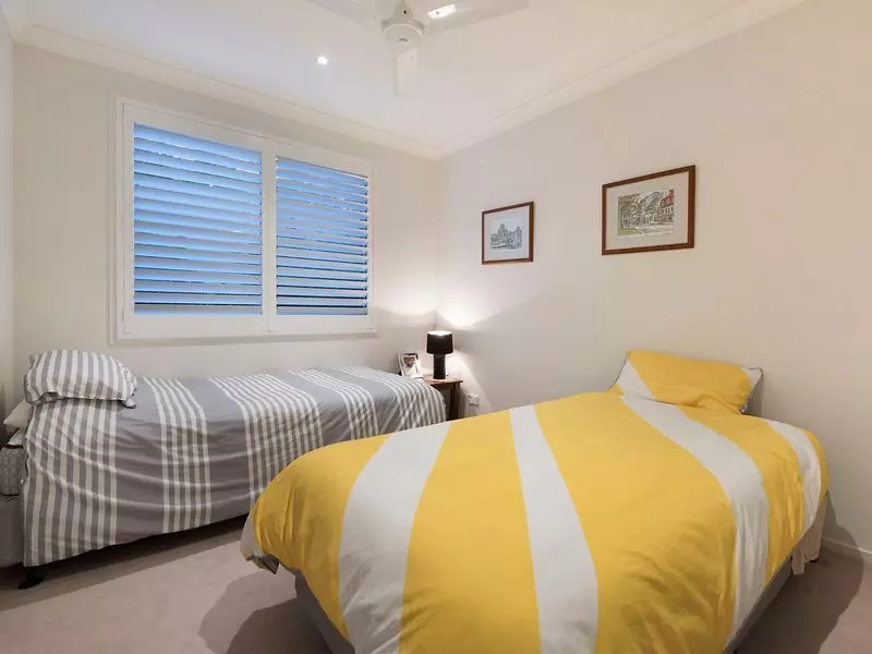 Luxury, Landing living