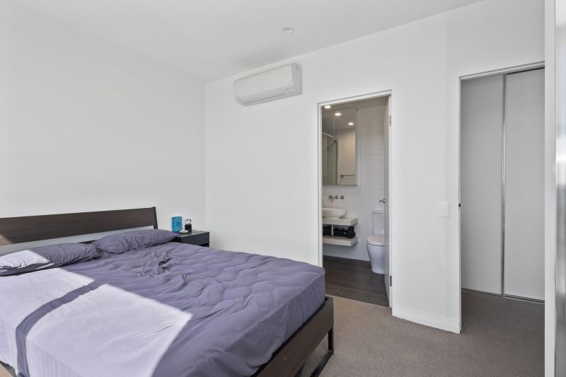 Great Location, Modern & Professional Lifestyle!