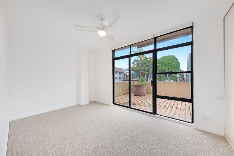 FULLY RENOVATED , BRIGHT AND BEAUTIFUL