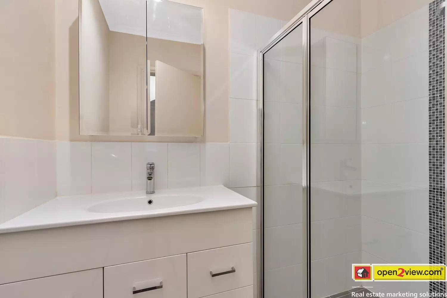 Three Bedroom Plus Study 100m From The Main Street