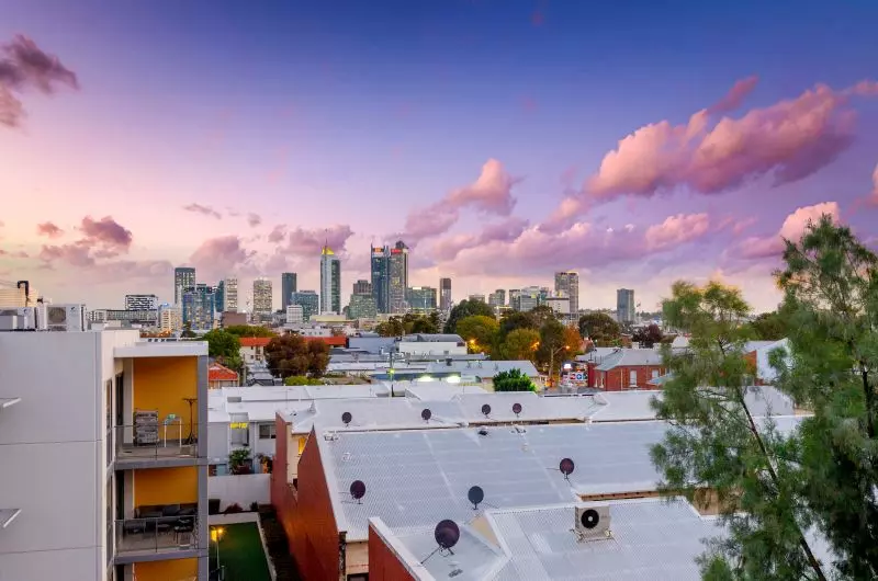 Top Floor Apartment With Spectacular Views!