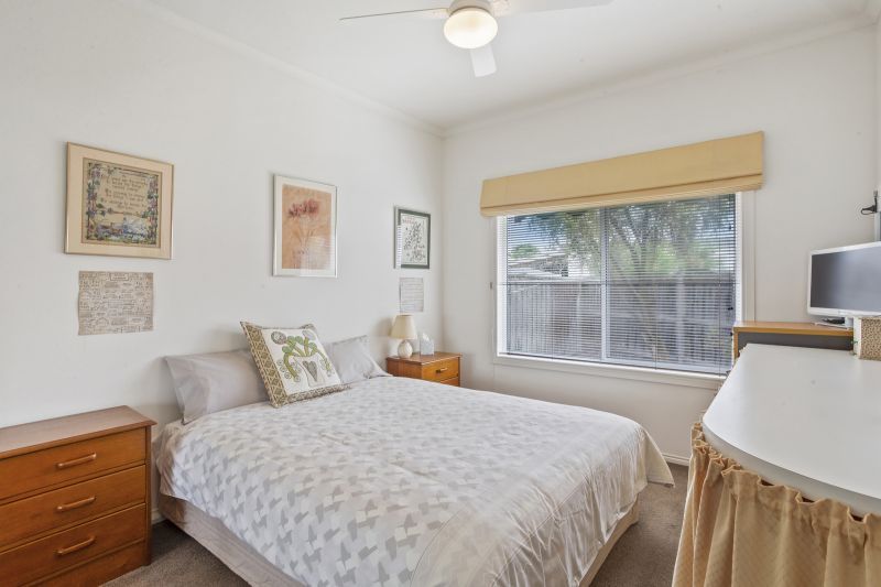 Beautifully presented 2 bedroom home!