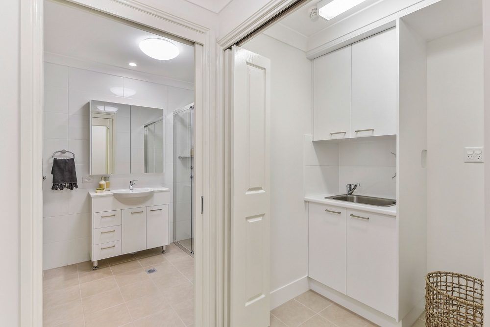 1 bedroom ground floor apartment close to all Manor amenities