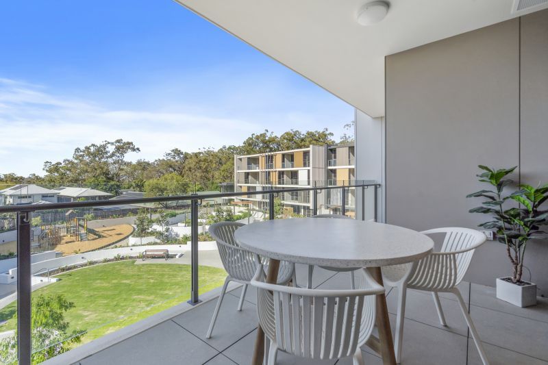 Stylish open-plan apartment with city views and natural light