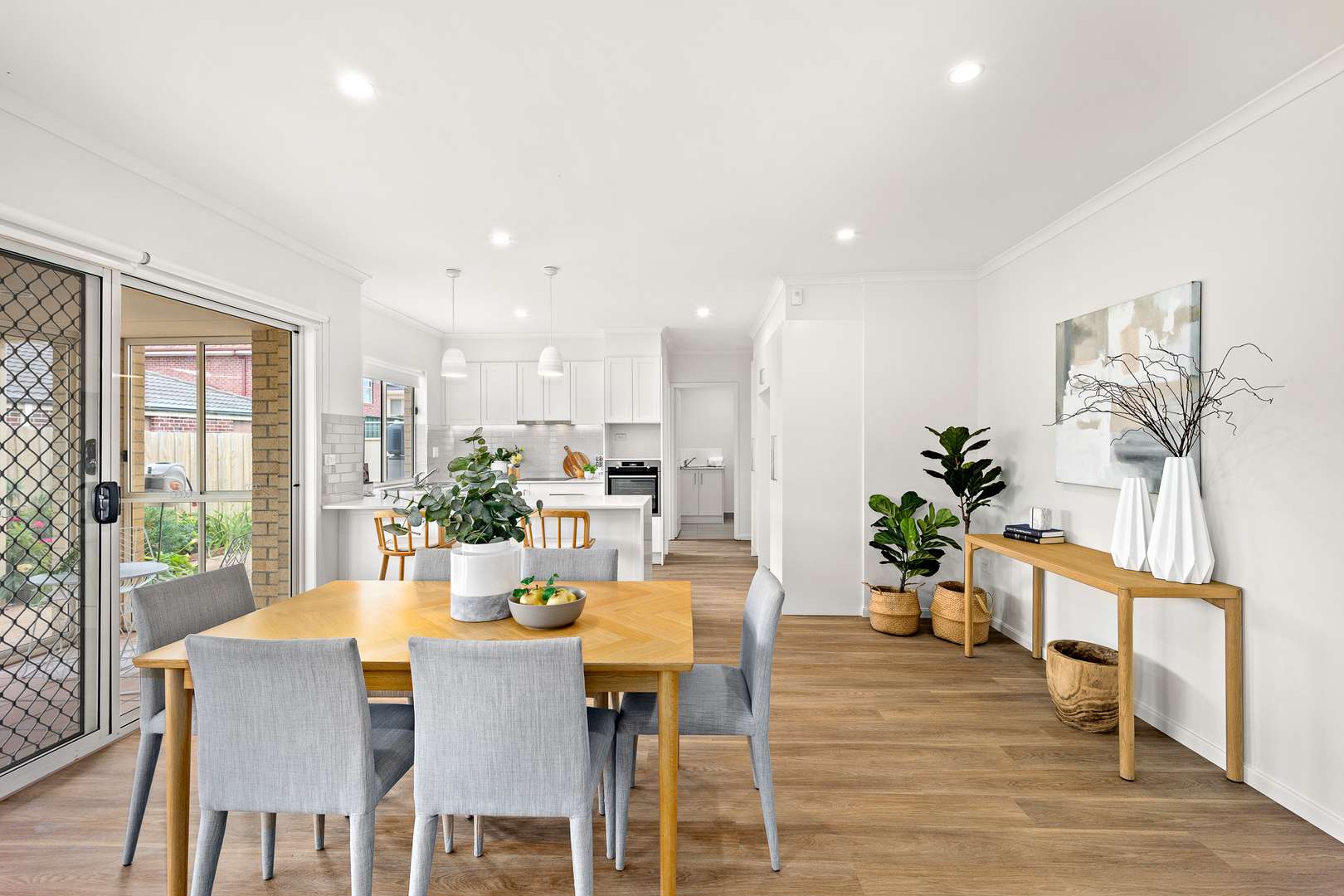 Beautiful 3bed 2bath  Villa close to everything!