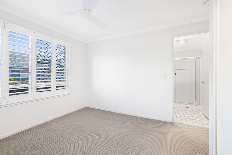 Sunlit Corner Unit with Extra Living Space in Quiet Cul-de-sac