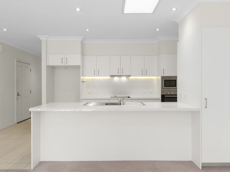 Stylish Villa with Private Alfresco Haven