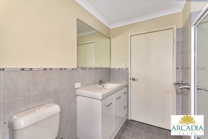 ARCADIA WATERS MADDINGTON - Solid Timber Floors & Feature Kitchen